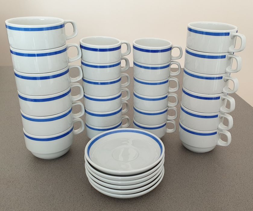 Lote 24 chávenas + 6 pratos S.P. Coimbra
