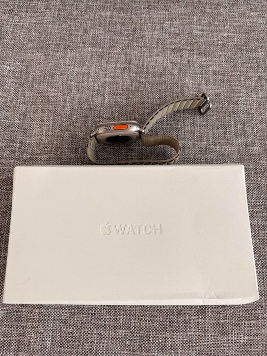 Apple Watch Ultra 49mm GPS + Cellular – Titanium