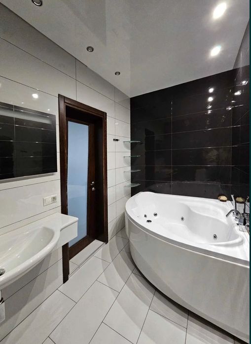 Продаж 3к.квартири з якісним, дорогим ремонтом! Київ.