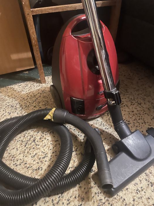 Продам пилосос 300 грн