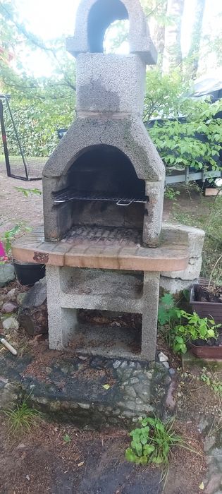 Grill betonowy węglowy