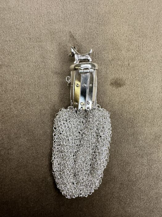 Porta moedas em prata com cão