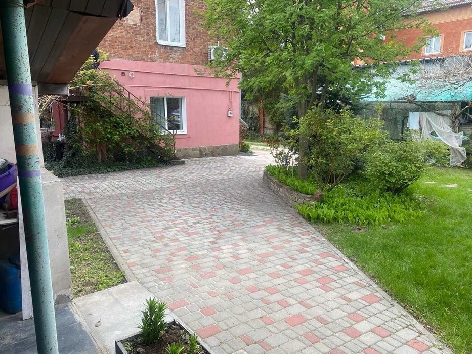 Сдам 3-комнатную квартиру в Центре г. Днепр. Евроремонт. Свой двор на 4 квартиры.