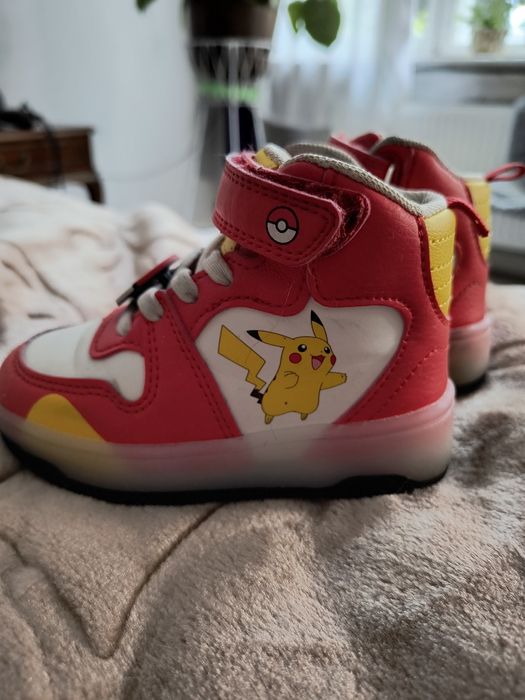 Świecące buty do kostki dziecięce Pikachu r24 adidasy jak nowe