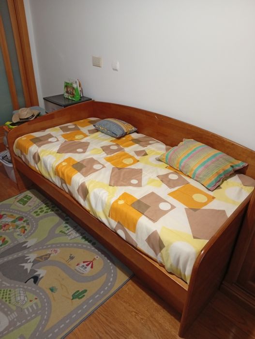 Cama de solteiro com gavetao