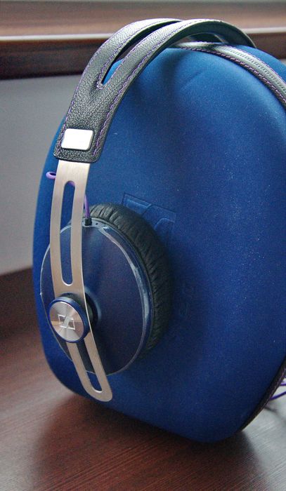 Навушники Sennheiser Momentum Red Bull Racing Edition - такі самі як у Себастьяна Веттеля і Марка Уеббера. Єдині в Україні.
