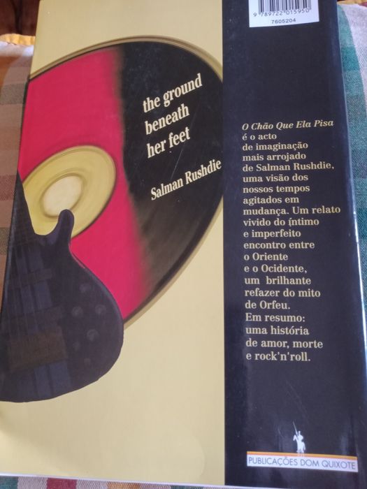 Livro de Salman Rushdie O Chão que ela pisa
