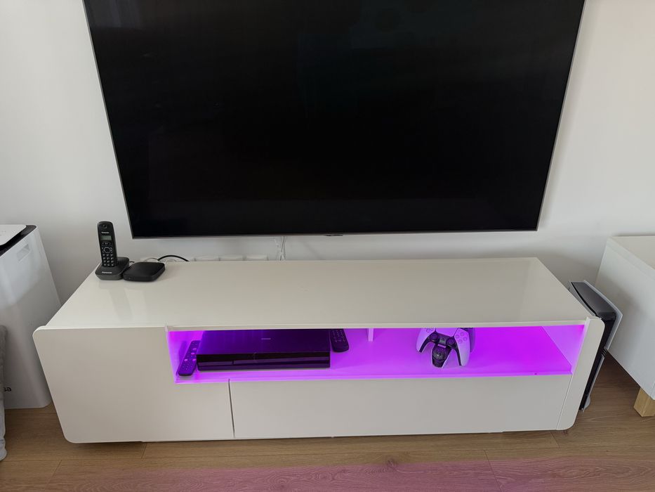 Movel branco de TV