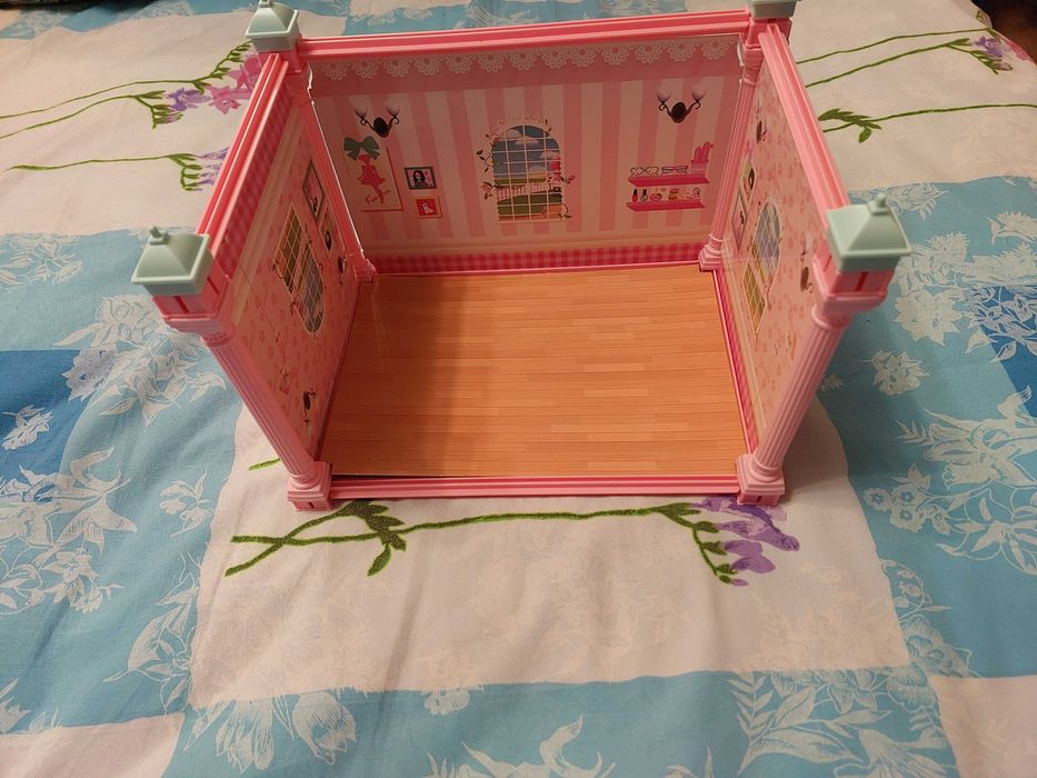 Домик для ляльок,новий