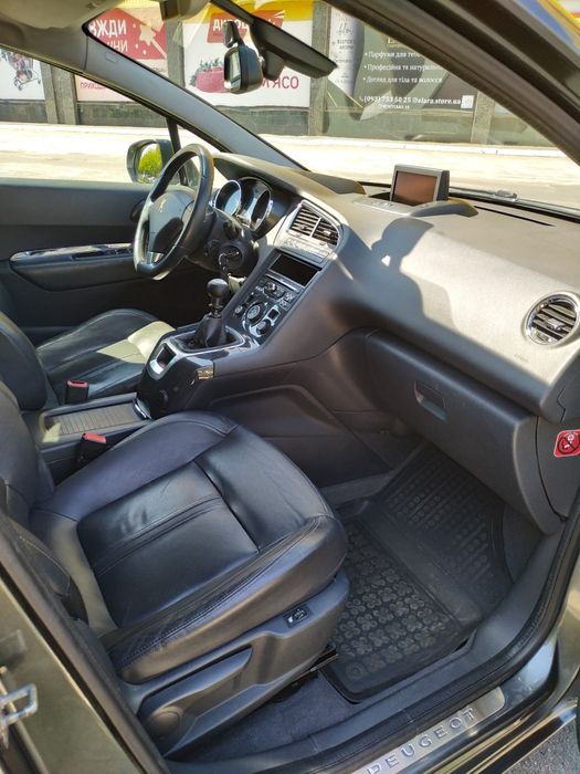 Автомобіль , мінівени, Peugeot 5008