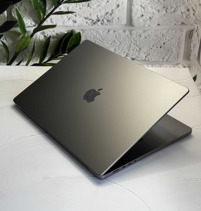 MacBook Pro A2485 (16, 2021) M1 Pro/16/512Gb/АКБ 80%/Магазин/Гарантія!