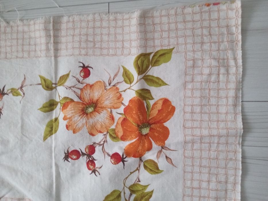 Materiał na obrus z czasów PRL-u