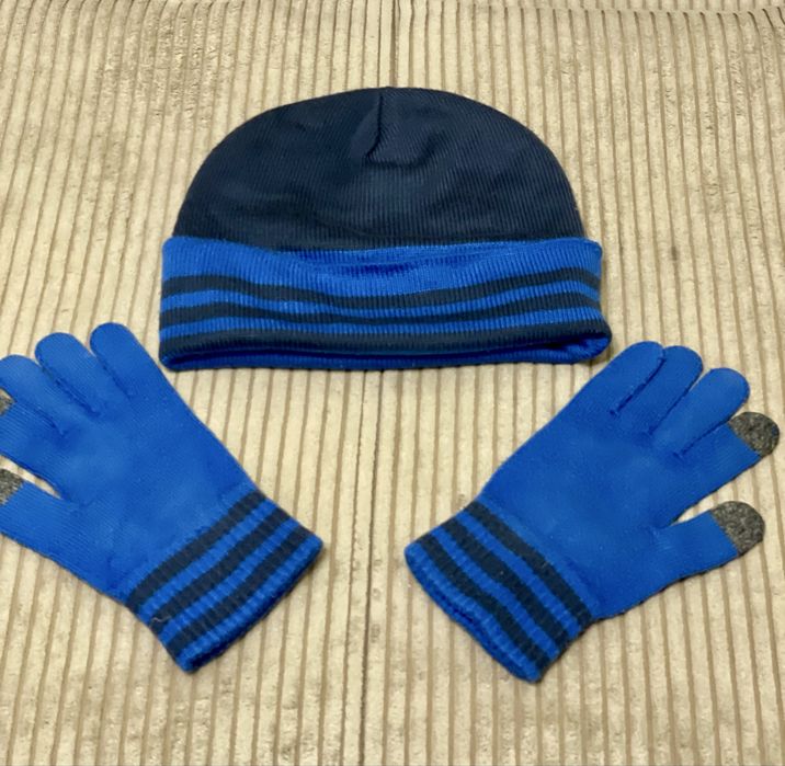 Набор шапка и перчатки adidas оригинал, QR код бьется