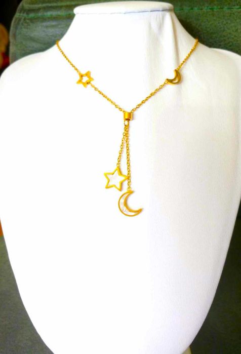 Colar Aço Dourado c/ Estrelas e Lua em Madreperol NOVO