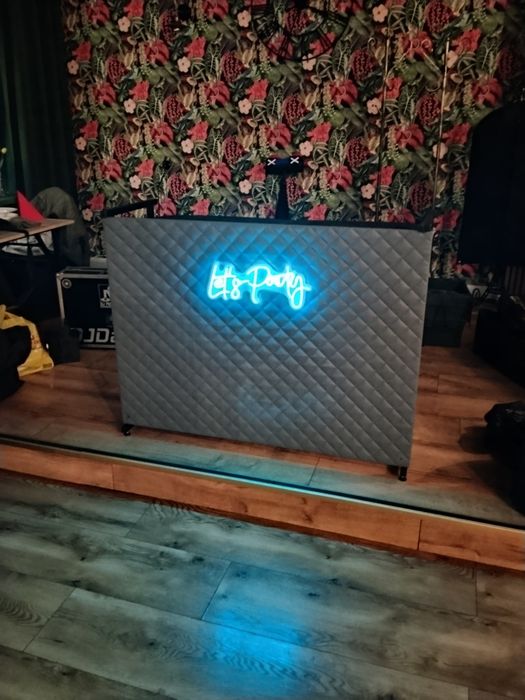 Stòł dla DJ-a  stanowisko LED