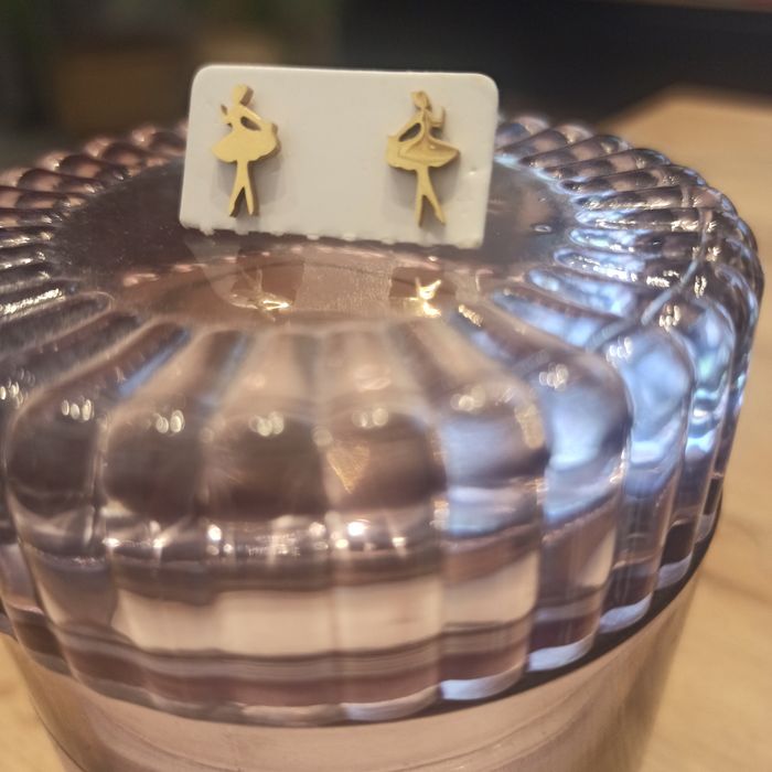 Kolczyki sztyfty w kształcie baletnicy stal chirurgiczna