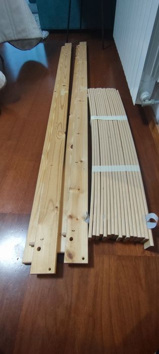 Cama de Solteiro IKEA NEIDEN + Estrado – Excelente Estado