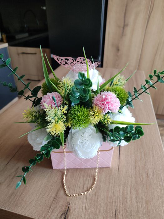 Flower box- koszyk kwiatowy  na prezent.