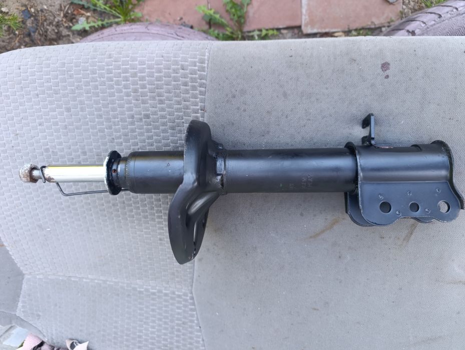 Мазда 626 передняя стойка