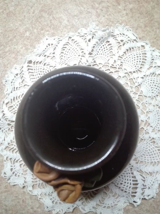 Wazon z różami z PRL