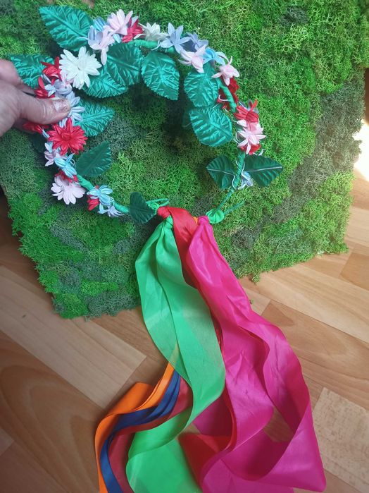 Веночек с лентами и бусы