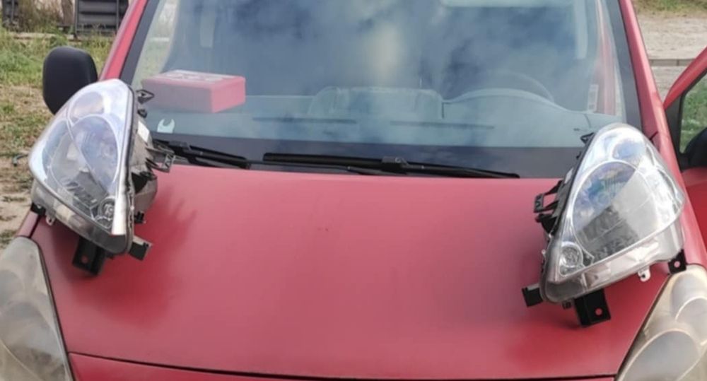 Lapmy przód przednie Peugeot Partner II 2 tyc