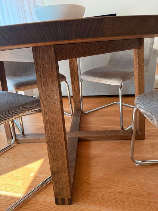 Conjunto de mesa com cadeiras