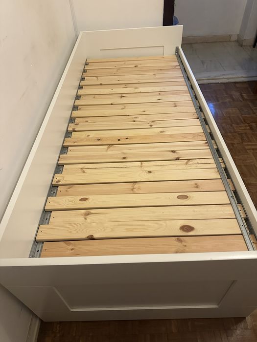 Cama Ikea solteiro