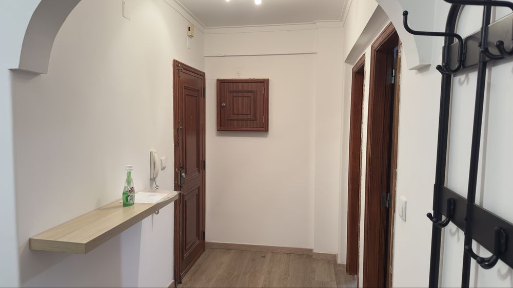 Alugo quarto ao pe de psp de queluz apartamento com