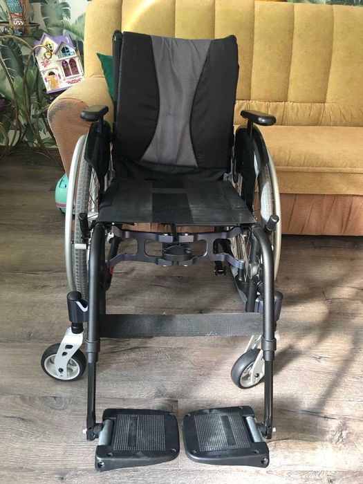 Активне базове крісло колісне Invacare Action 5