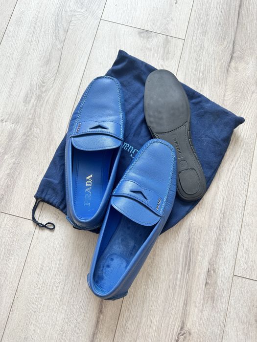 Це чоловічі лофери Prada з сап'янової шкіри (Saffiano leather)