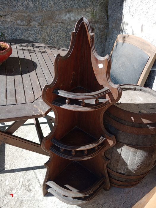 Vários móveis antigos a precisar de restauro 10€ cada um