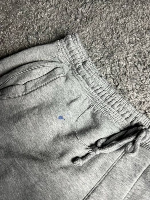 Штаны серые baggy  Состояние на фото    Замеры  Длина- 98 Полупояс-42 Выход-26  Цена-300грн