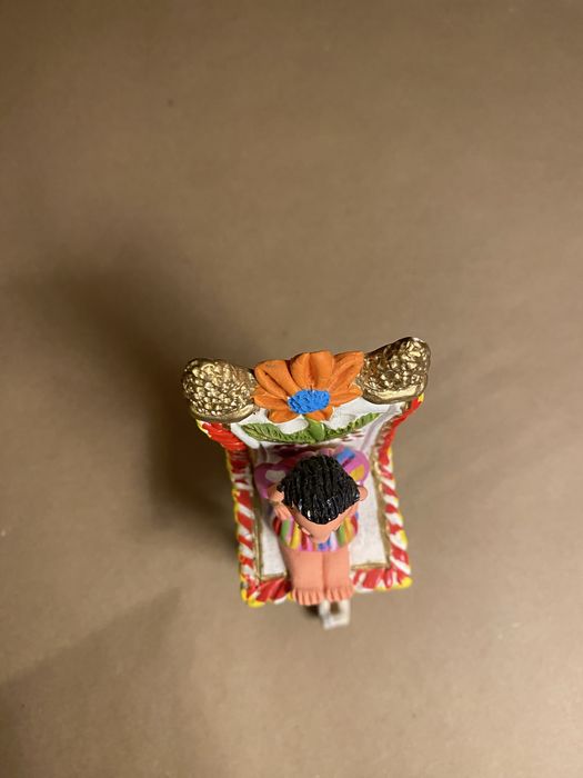 Menino em Cadeira. Figurado de Barcelos. Irmãos Mistério