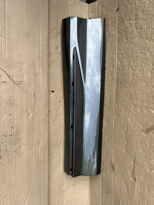 Накладка на двері задння права дверей ауді Q3 2023 50$