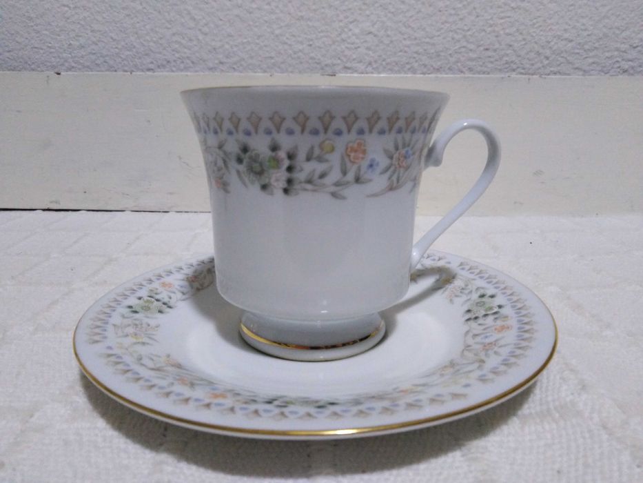 4 Chávenas + 4 Pires Várias Marcas