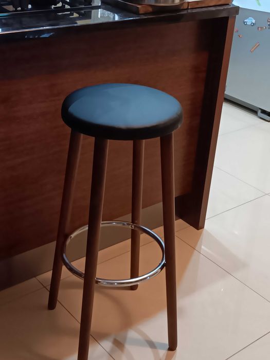 Stołek barowy, lite drewno