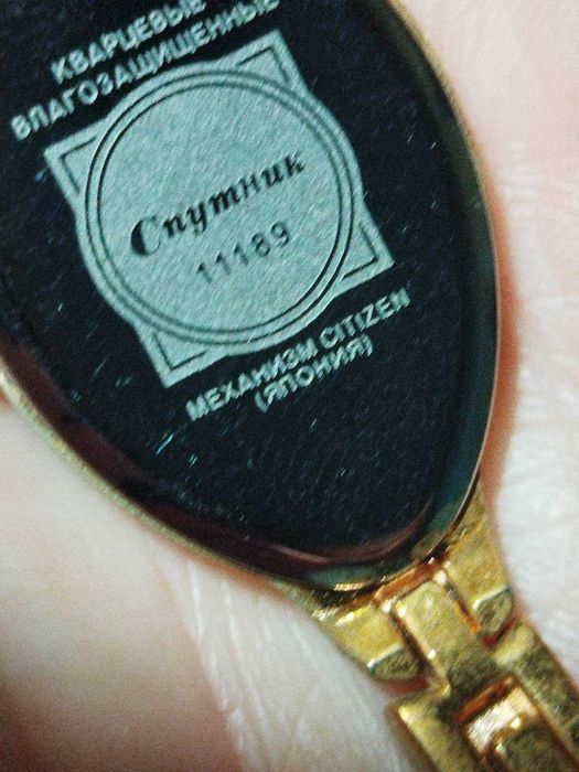 Продам жіночий годинник радянських часів з латунним браслетом