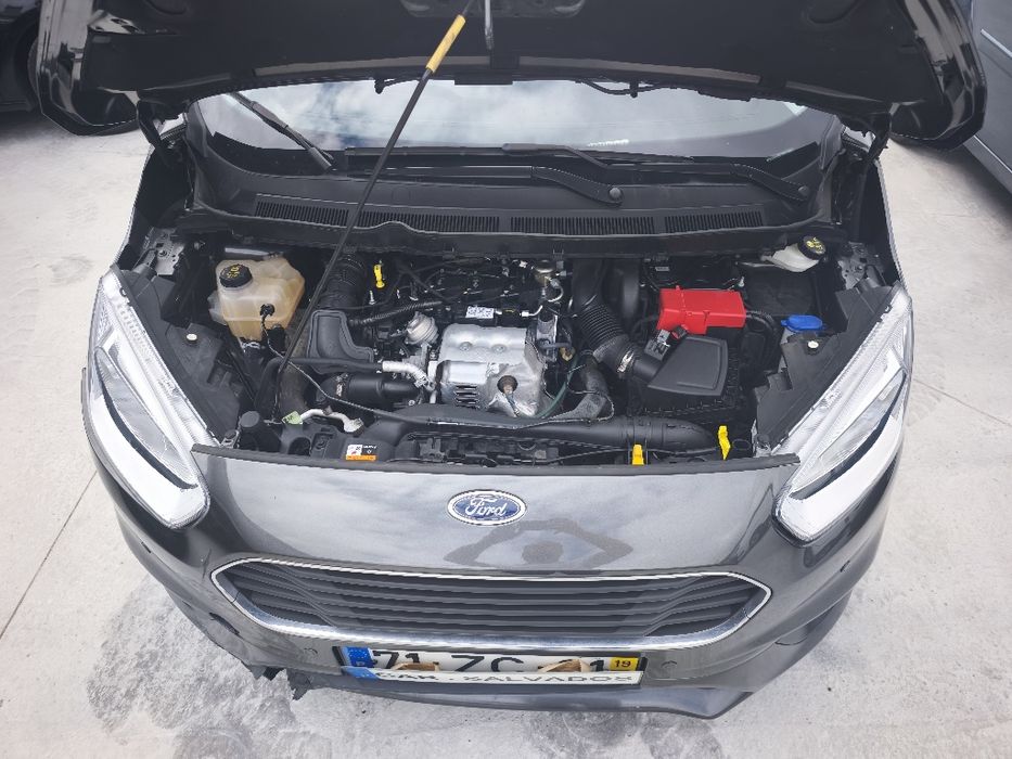 Ford Connect  5 lugares sinistrado