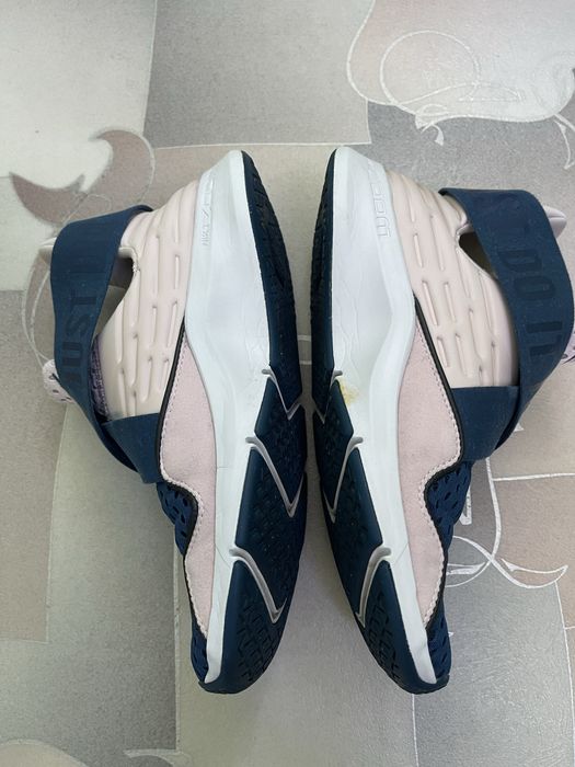 Кроссовки Nike женские