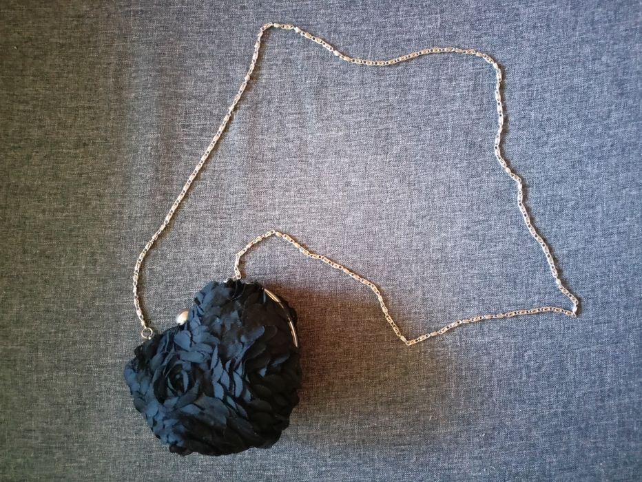 Czarna damska torebka w kształcie serca