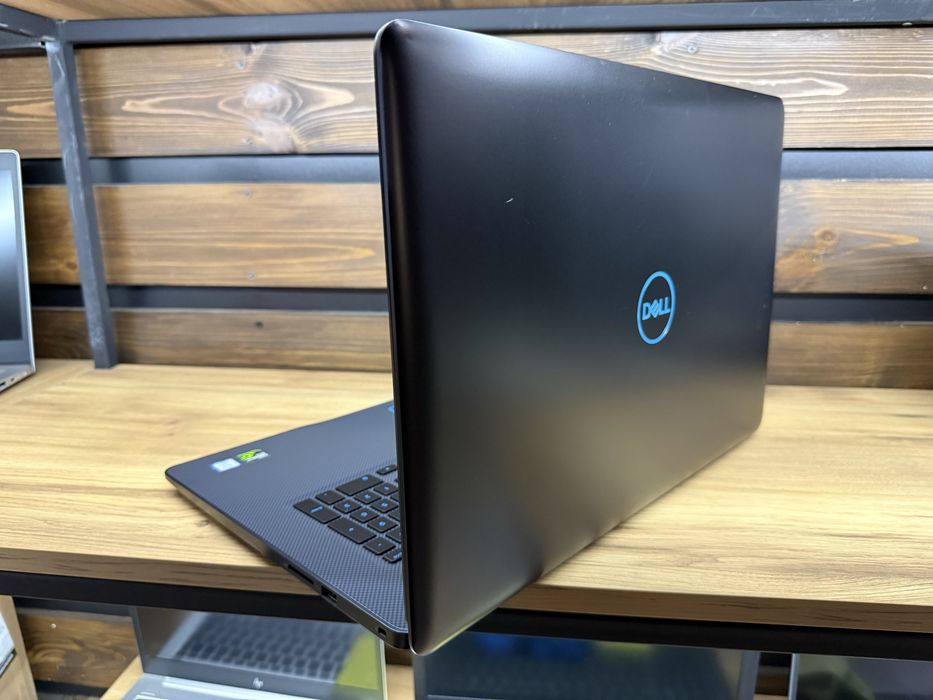 Dell G3 3779 17,3" FHD GTX 1050 i5-8300H/32GB/256GB +1TB/32%