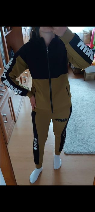 Komplet chłopięcych dresów SMYK Marvel 158cm