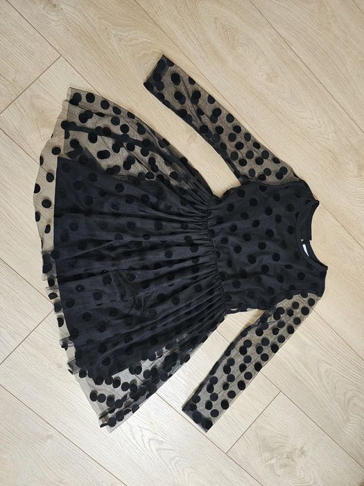 Piękna sukienka w grochy, r.122