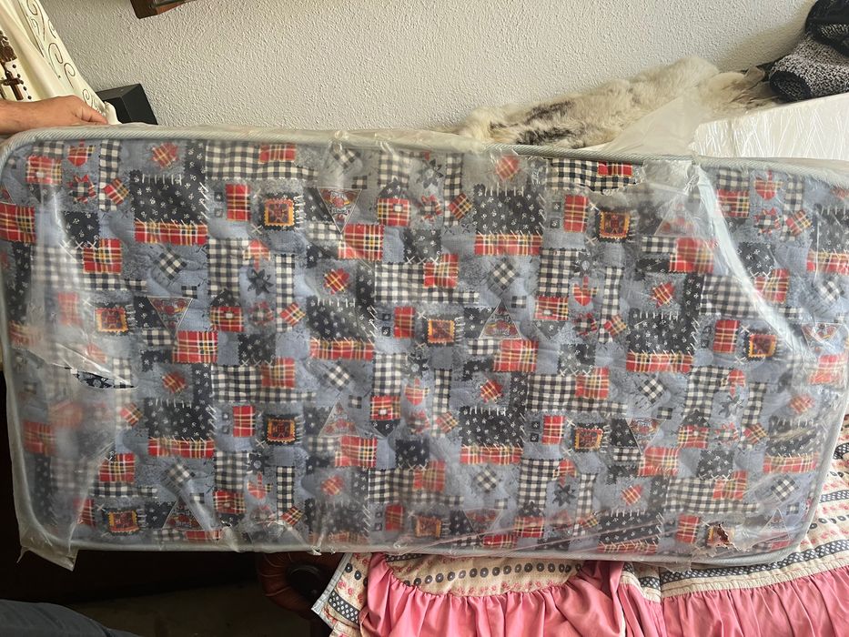 Colchão para cama de bebé