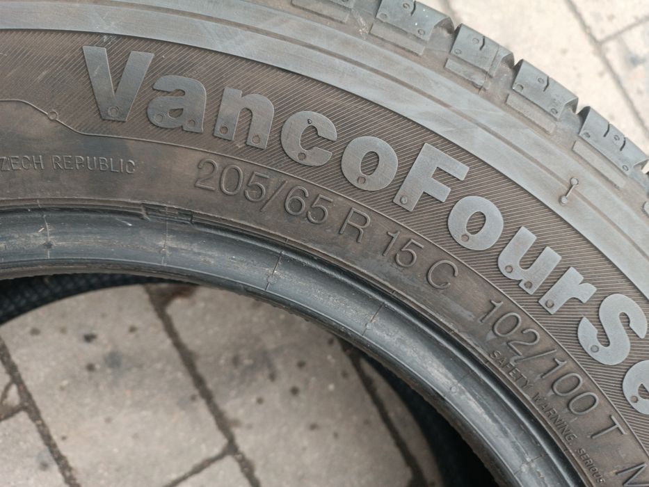 205/65R15C Continental VancoFourSeason