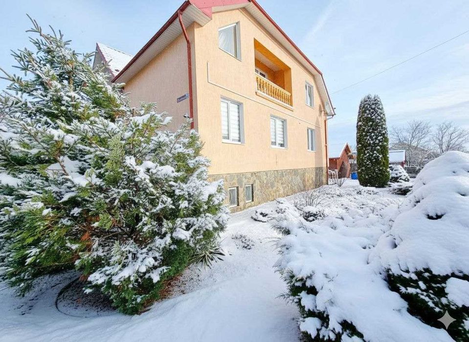 Продається добротний цегляний будинок на околиці м.Стрий...