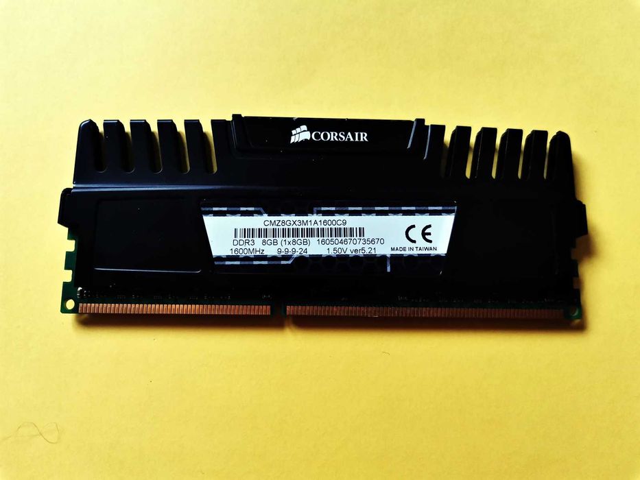 DDR3 8GB CorsaiR VengeAnce 12800 -Komputer