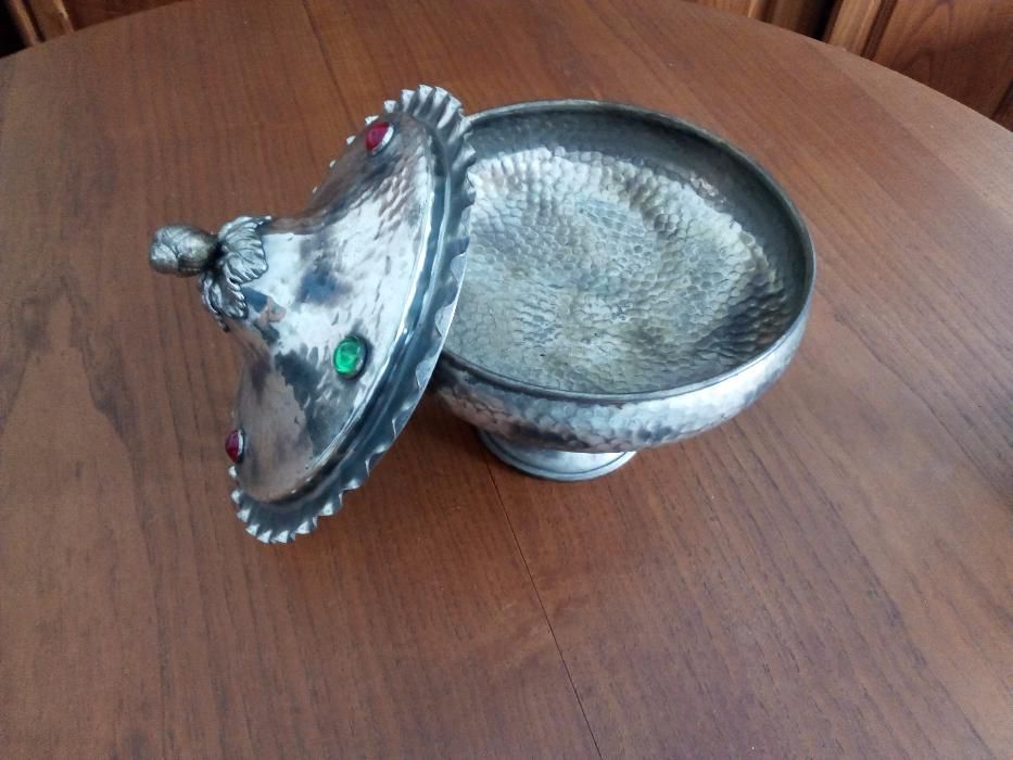 Terrinas / Taças de decoração em estanho, bastante antigas