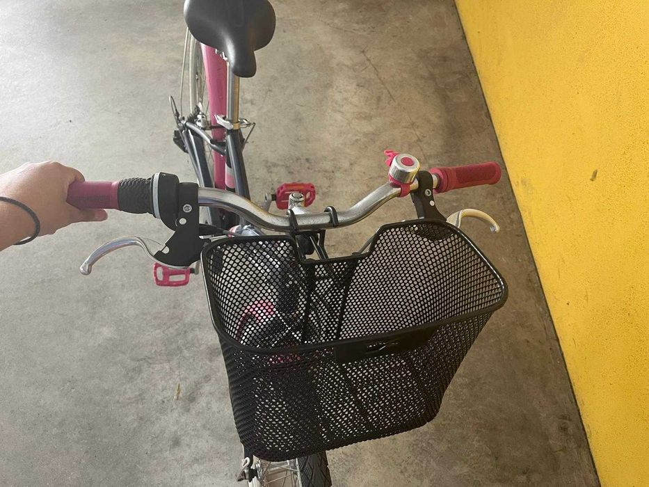 Bicicleta menina em bom estado